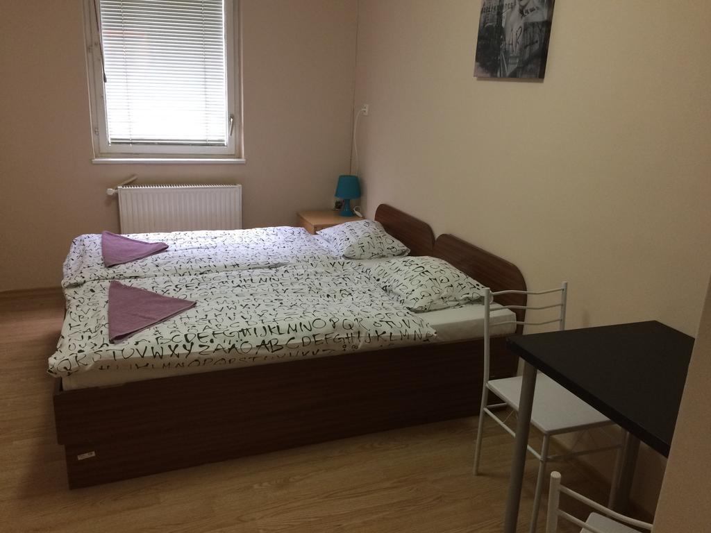 Simple Accommodation Vodmat Любляна Номер фото